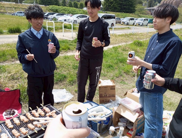 バーベキューをしている様子