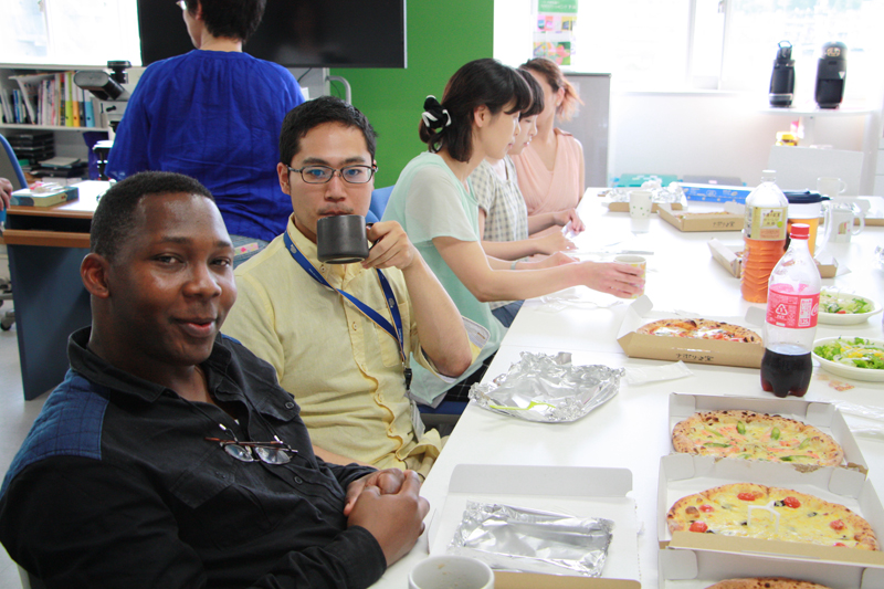 pizza party with Prof. Oluwafemi ’16 7/4